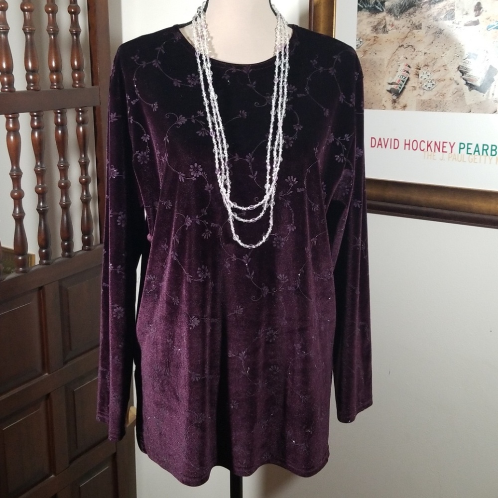 Vivendi dark burgandy floral pattern top. Size L